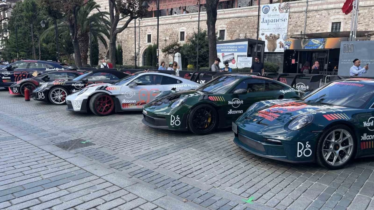 Sultanahmet Meydan'nda 'Gumball 3000 Rallisi' sergisi