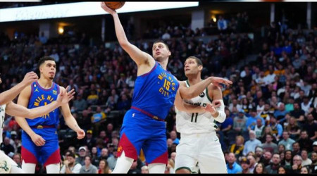 Suns, 76ers'ın serisini bitirdi
