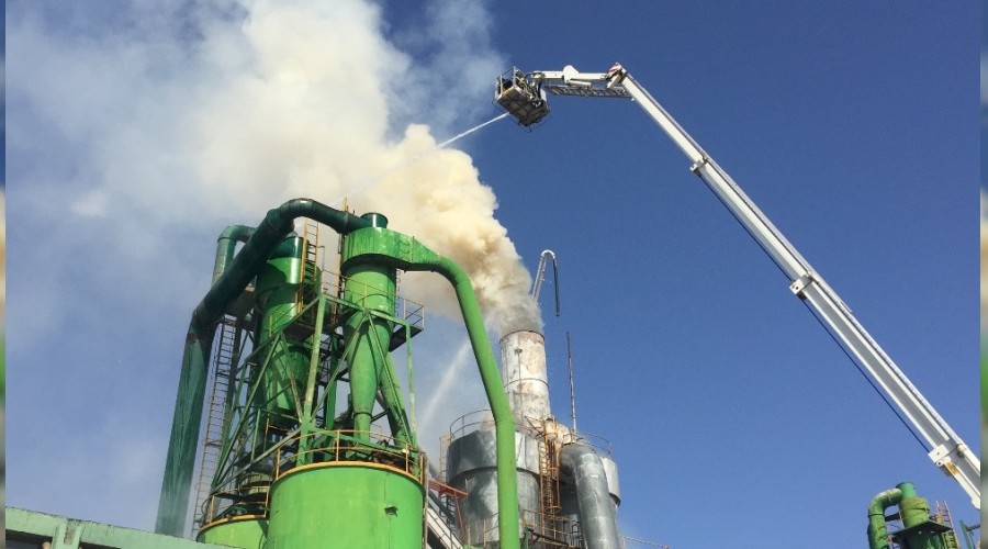 Sunta fabrikas�nda korkutan yang�n