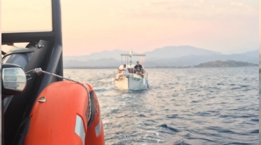 Sürüklenen teknedeki 5 kişi kurtarıldı
