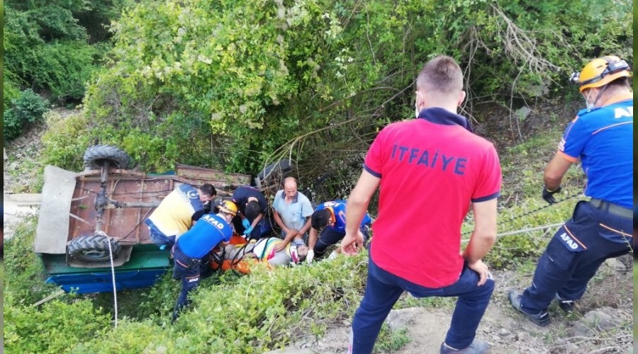 Tarım aracıyla dereye yuvarlandı: 1 yaralı