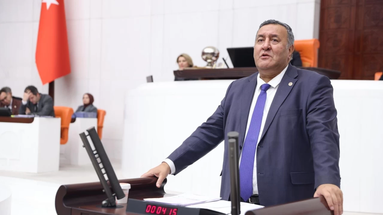 Taşeron işçiler kadro bekliyor