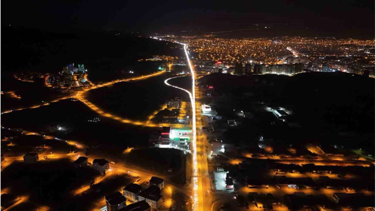 Tatilcilerin d�n��� �ilesi s�r�yor