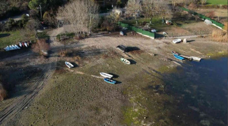 Terkos Gölü'nde sular çekildi