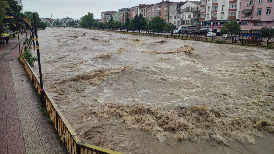 Terme Çayı korkutuyor
