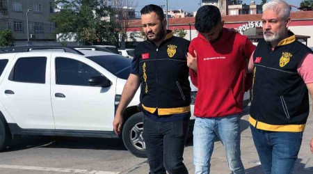 Teslim etmediği telefonları satan kargocu sevgilisine otomobil aldı!