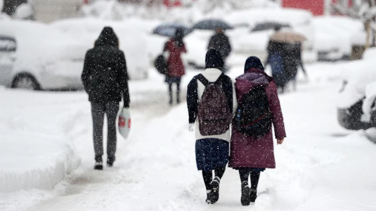 Tokat'ta kar nedeniyle okullar 1 gün tatil edildi