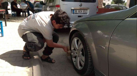 Toz fırtınası oto yıkamacıları sevindirdi