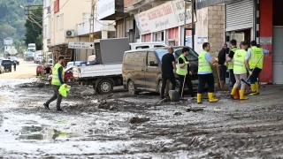 Trabzon'da taşkın ve heyelan meydana gelen ilçelerde temizlik çalışmaları sürüyor