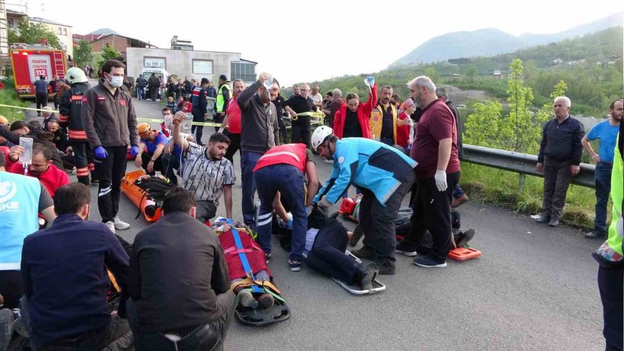 Trabzon'dan �z�c� haber: 4 �l�, 21 yaral�