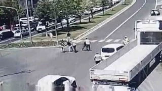 Trafikte 'niye yava gidiyorsun' kavgas