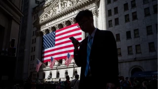 Trump istifa edenlere 7 aylık maaş teklif etti