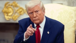 Trump'n, 12 lkenin vatandalarnn ABD'ye seyahatini yasaklamasna ilikin karar yrrle girdi