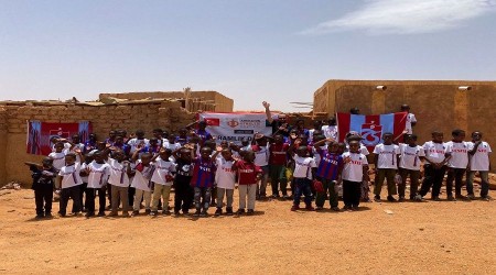 TS taraftarlar, Sudanl ocuklar sevindirdi