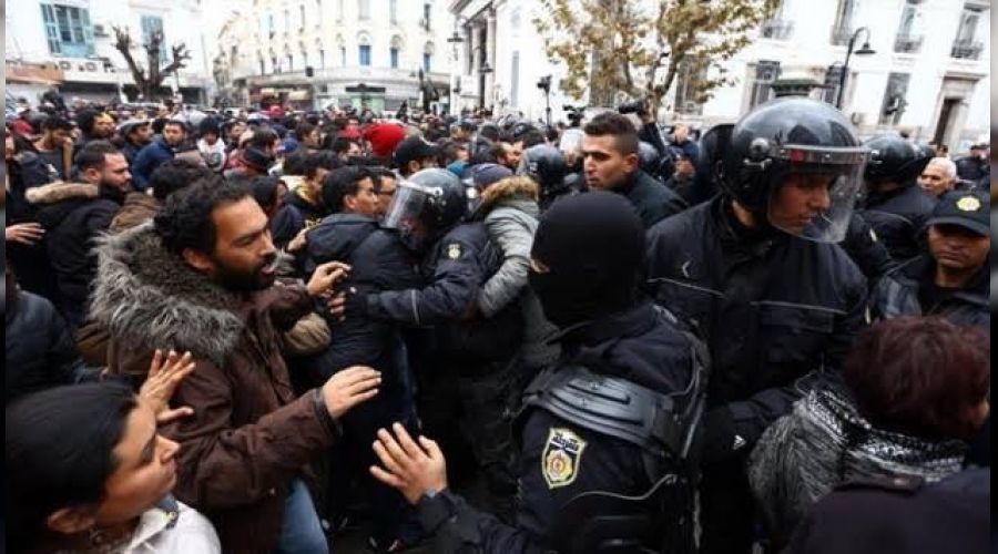 Tunus'da polisle gstericiler arasnda olaylar kt 