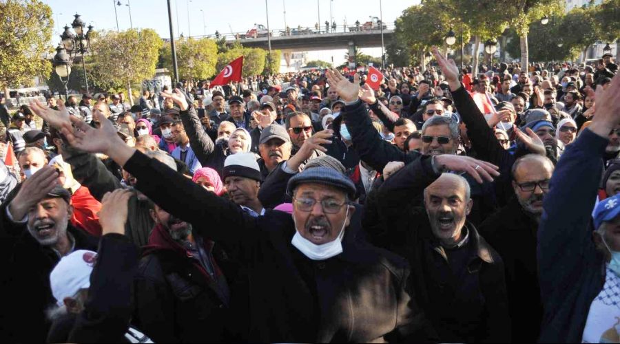 Tunus'ta devrimin 11. yılında halk sokaklara indi