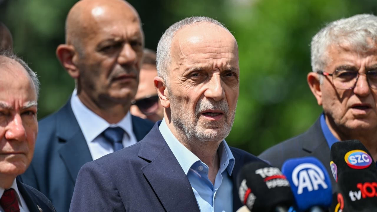 TÜRK-İŞ, Bakanlık önünde miting yaptı
