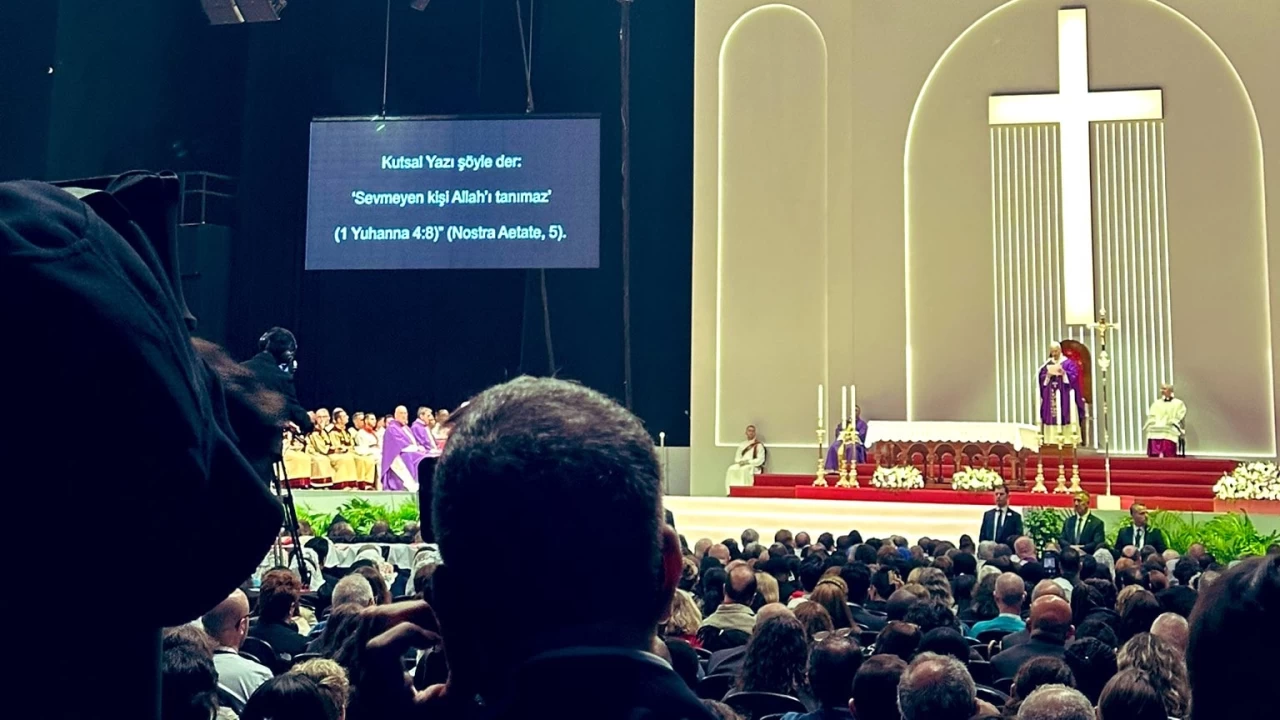 Trkiye'de kilise dnda ilk ayin Volkswagen Arena'da Papa tarafndan yapld
