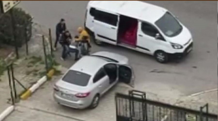 Tuzla'da önü kesilen otomobilin sürücüsünün kaçırıldığı anlar kamerada