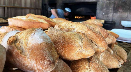 Üç asırlık taş fırında ekmek üretiyorlar