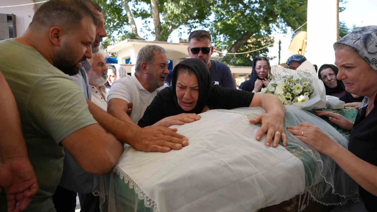 U�ak kazas�nda yitirdi�i k�z�na ac� veda