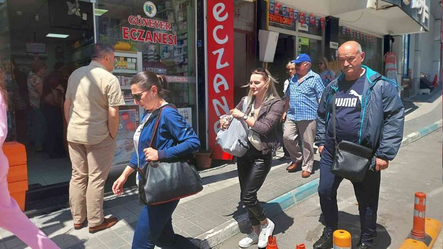 Ucuz ilaca akın ettiler