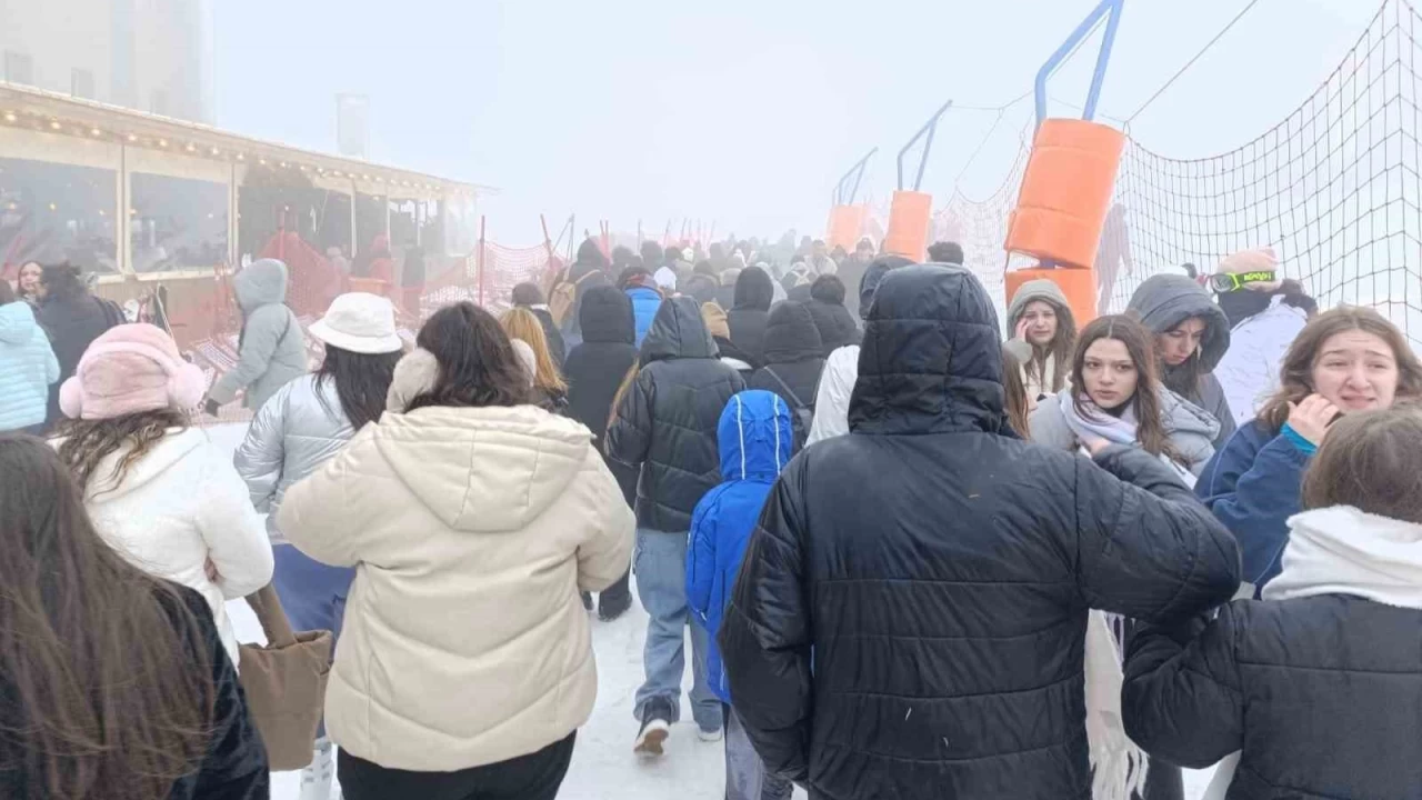 Uluda�'da izdiham...G�n�birlik�iler ve �niversiteliler ak�n etti