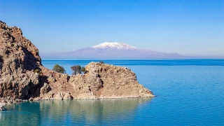 Van Gölü: Türkiye'nin en büyük gölü