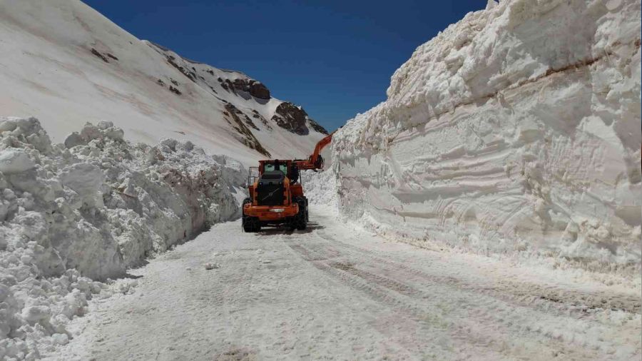 Van'da iki mevsim bir arada ya�an�yor