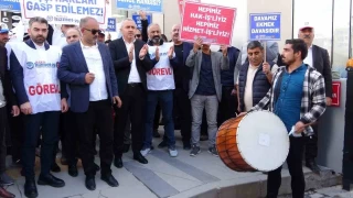 Van'da işten çıkarılan işçiler yürüyüş düzenledi