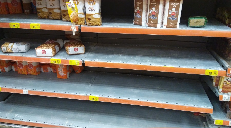 Vatandaş marketlere hücum etti