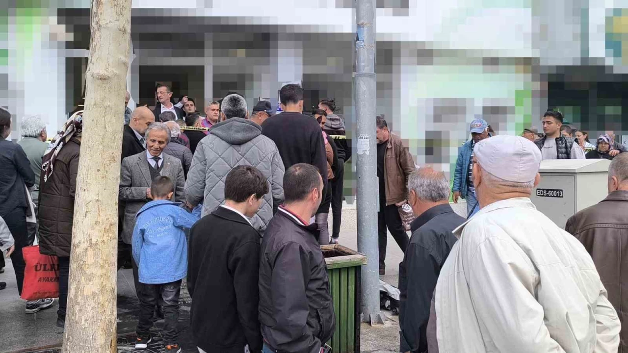 Vatandaşlar şüpheli valizi görüntülemek için birbiriyle yarıştı