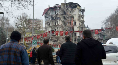 Vatandaşlar yıkılan ekmek teknelerine son kez baktı