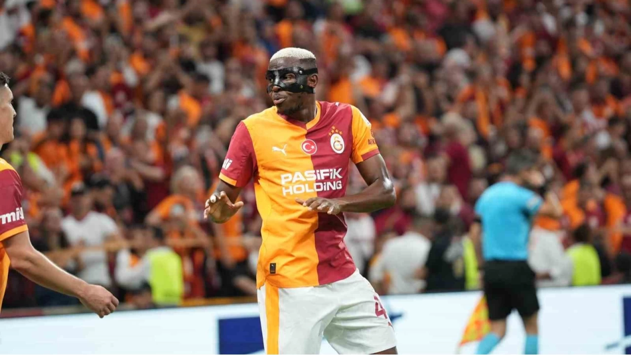 Victor Osimhen yeniden Galatasaray seyircisinin nnde 