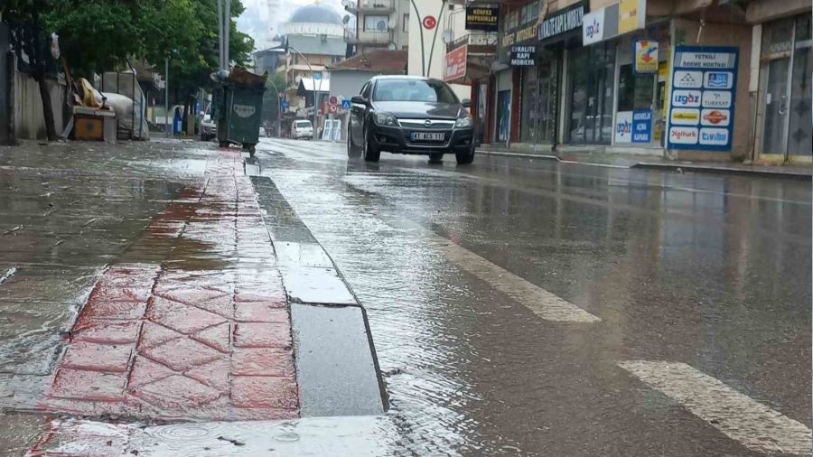 Ya�mur nedeniyle vatanda�lar hafta sonunu evde ge�iriyor