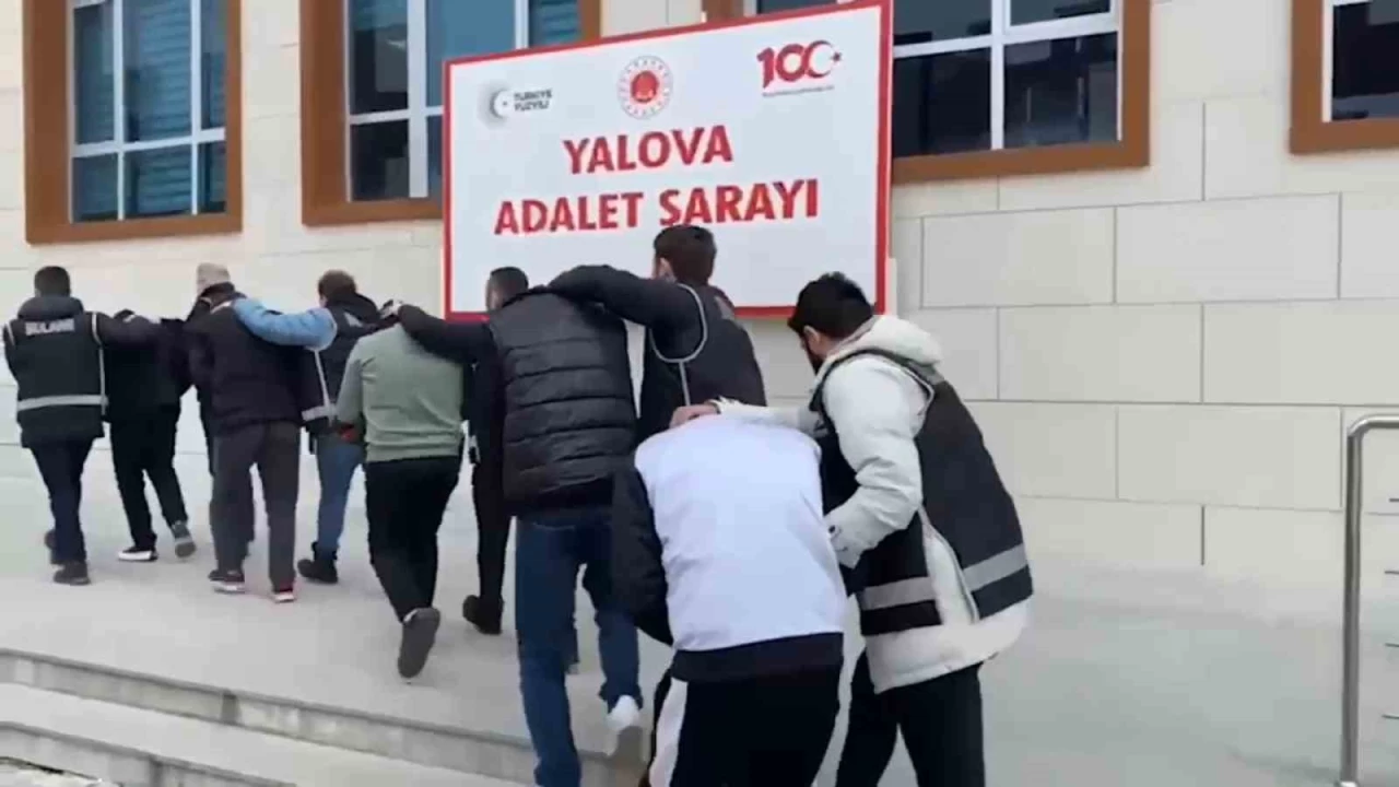 Yalova'da silah zoruyla bir kişiyi gasp eden 4 kişi tutuklandı