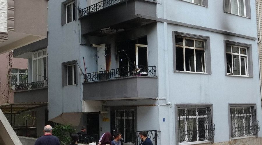 Yanan evini b�rak�p "Ben yakmad�m" diyerek ka�t�