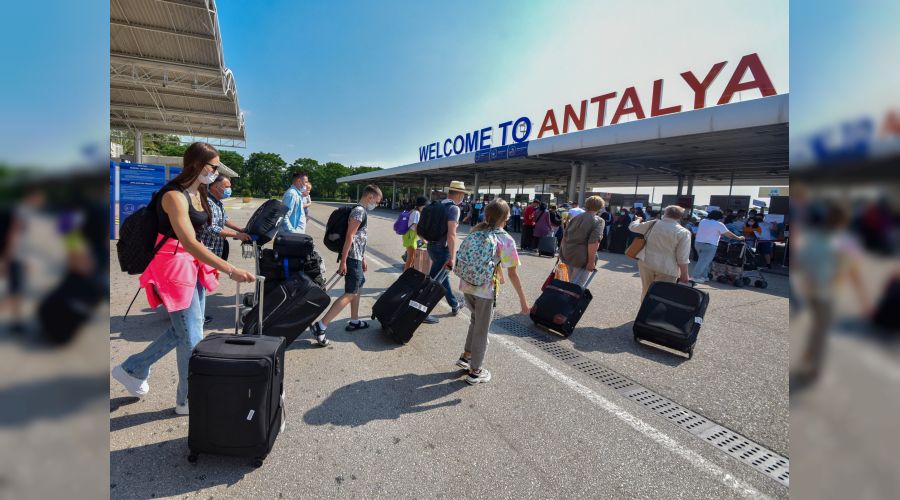 Yedi ayda Türkiye'ye 12 milyon turist geldi