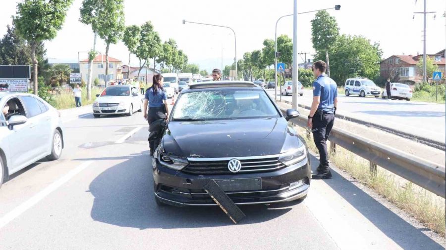 Yeni ald��� l�ks otomobil ile 13 ya��ndaki �ocu�a �arpt�