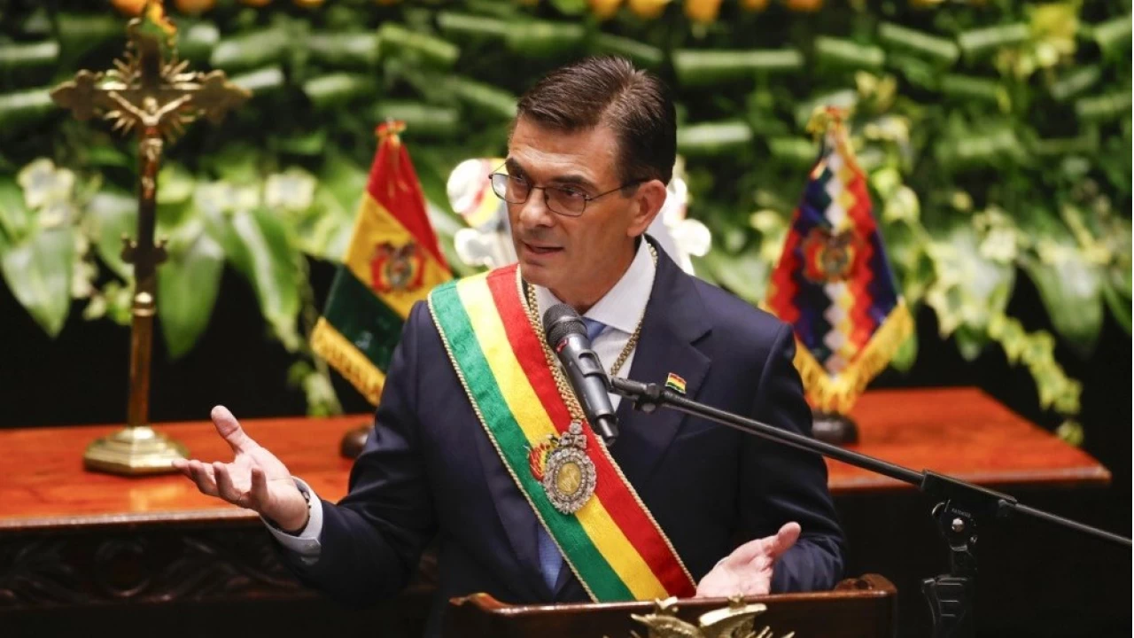 Yeni Bolivya Devlet Ba�kan� Paz yemin ederek g�reve ba�lad�