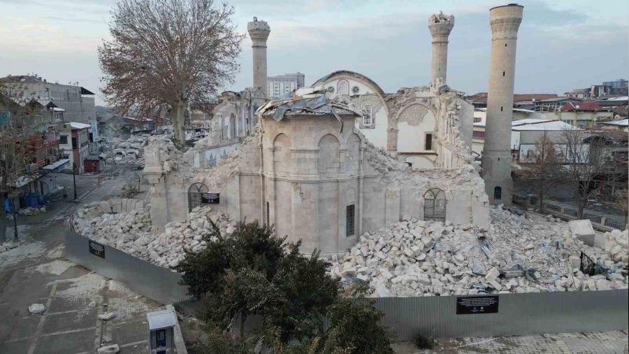 Yeni Cami yeniden aslına uygun inşa edilecek