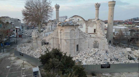 Yeni Cami yeniden aslına uygun inşa edilecek
