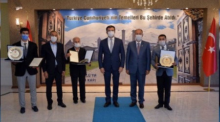 Yln ahisi, kalfas ve rana plaket