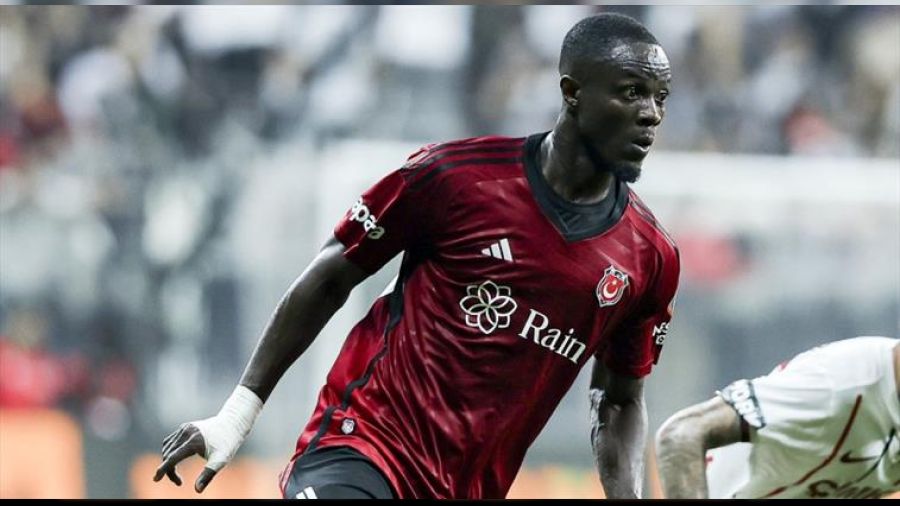 Yılmaz konuşurken Bailly araya girdi