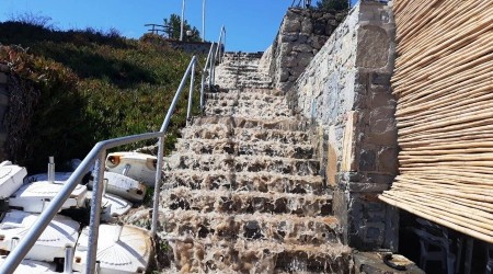 Yollar dere, duvarlar şelale