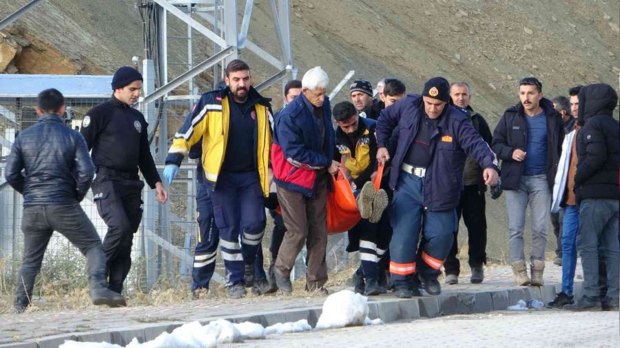 Yüksekova'da biri doktor 3 kişi silahla vurulmuş halde bulundu
