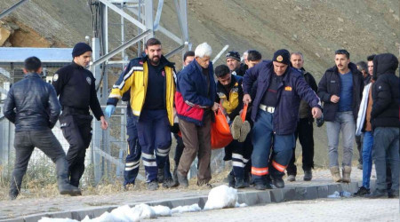 Yüksekova'da biri doktor 3 kişi silahla vurulmuş halde bulundu