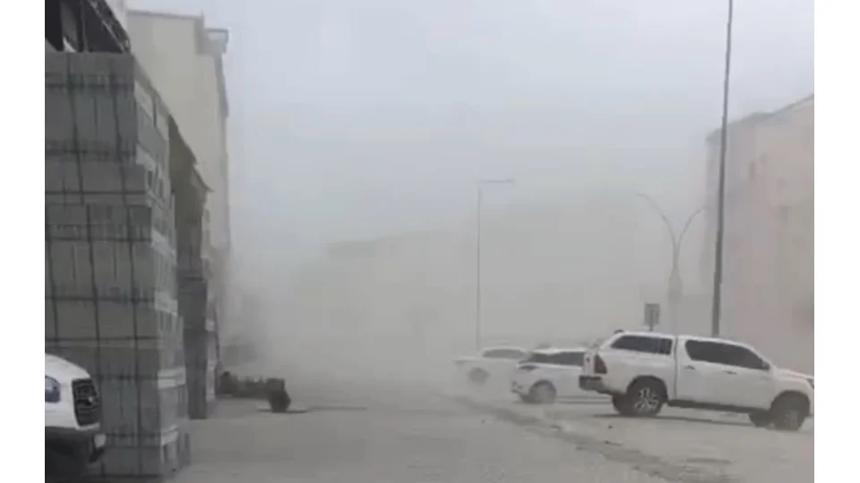 Yüksekova'da şiddetli rüzgar