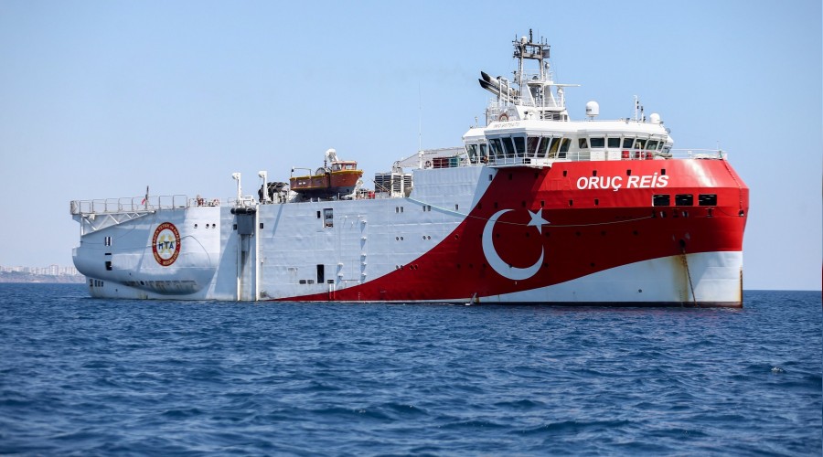 Yunan yine hinlik peşinde