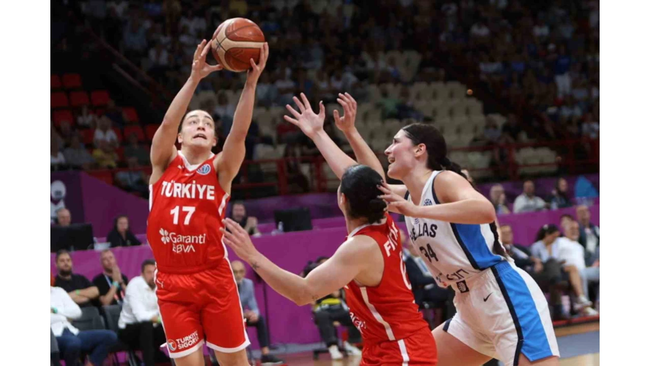 Yunanistan'ı evinde deviren A Milli Kadın Basketbol Takımı çeyrek finalde